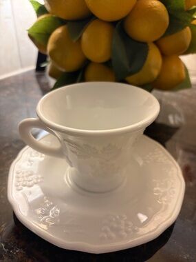 Milk glass harvest grape by colony. Vintage.6oz.